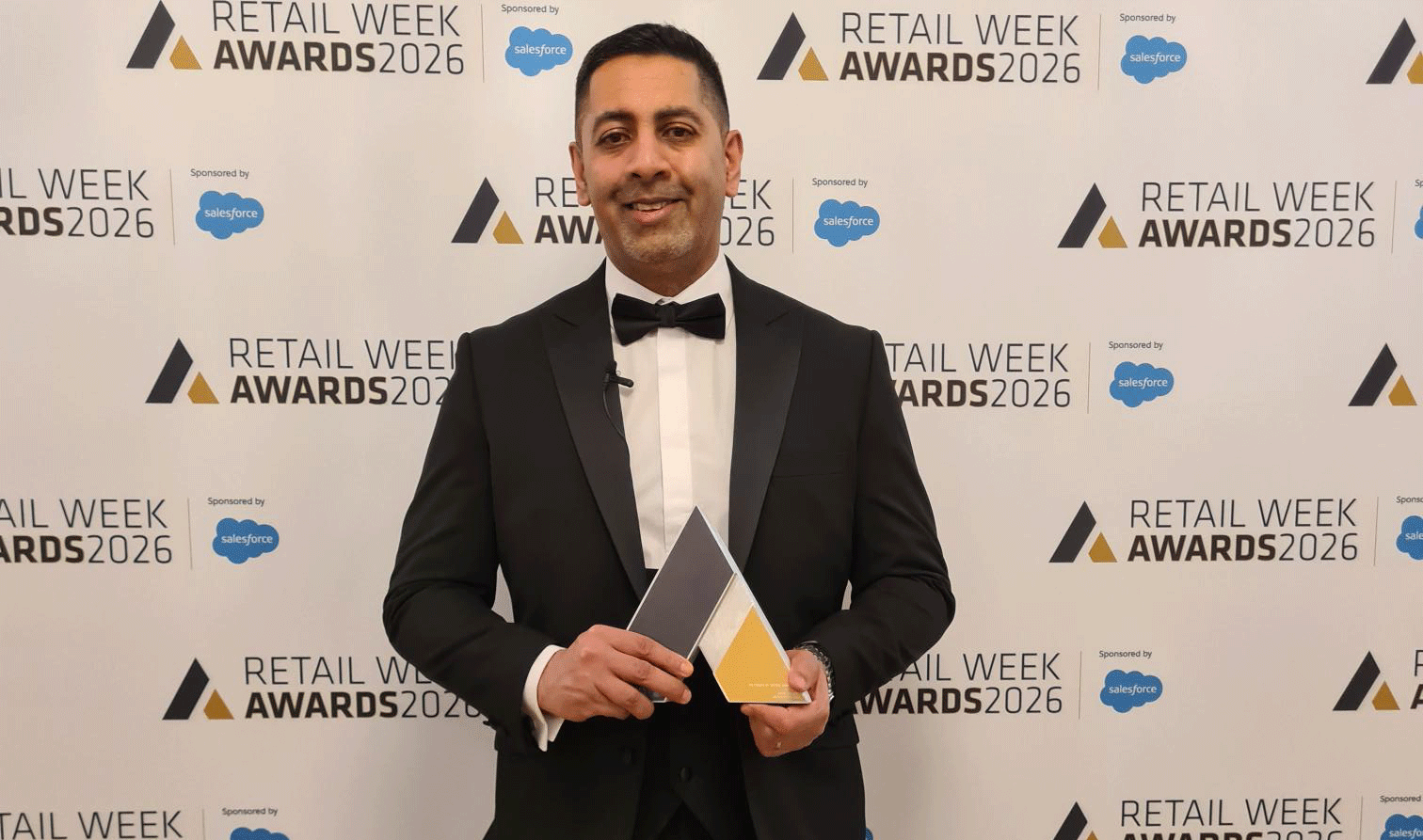 Amar receiving the retail week awards 2026